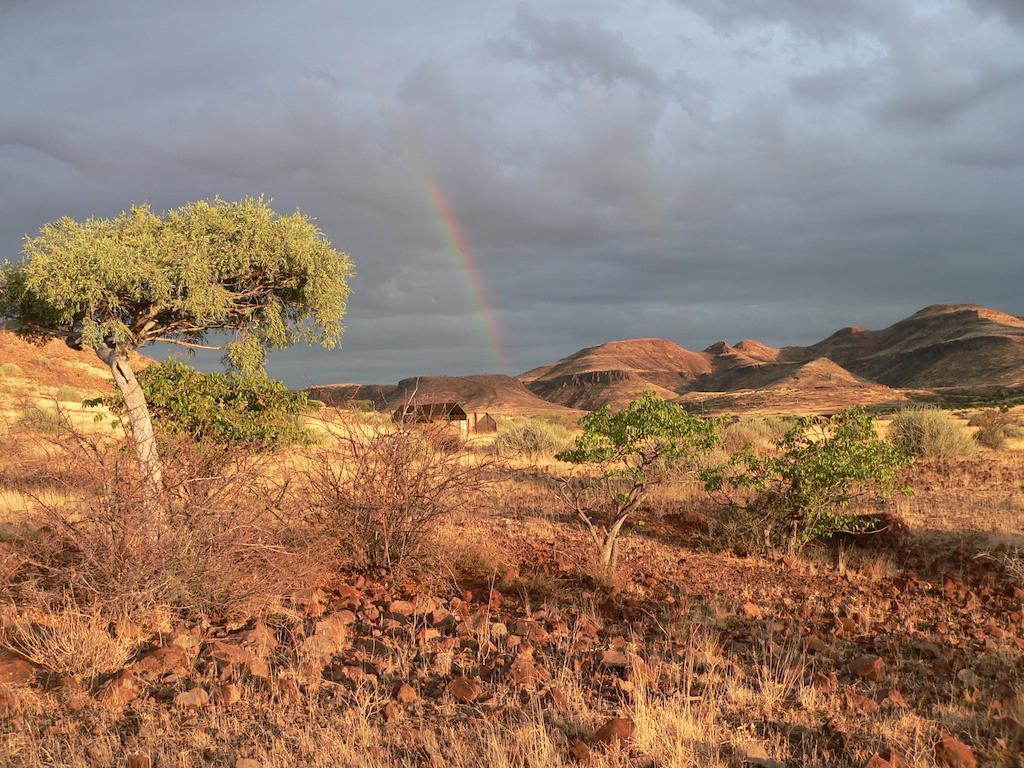 Etendeka Mountain Camp Damaraland Exterior foto
