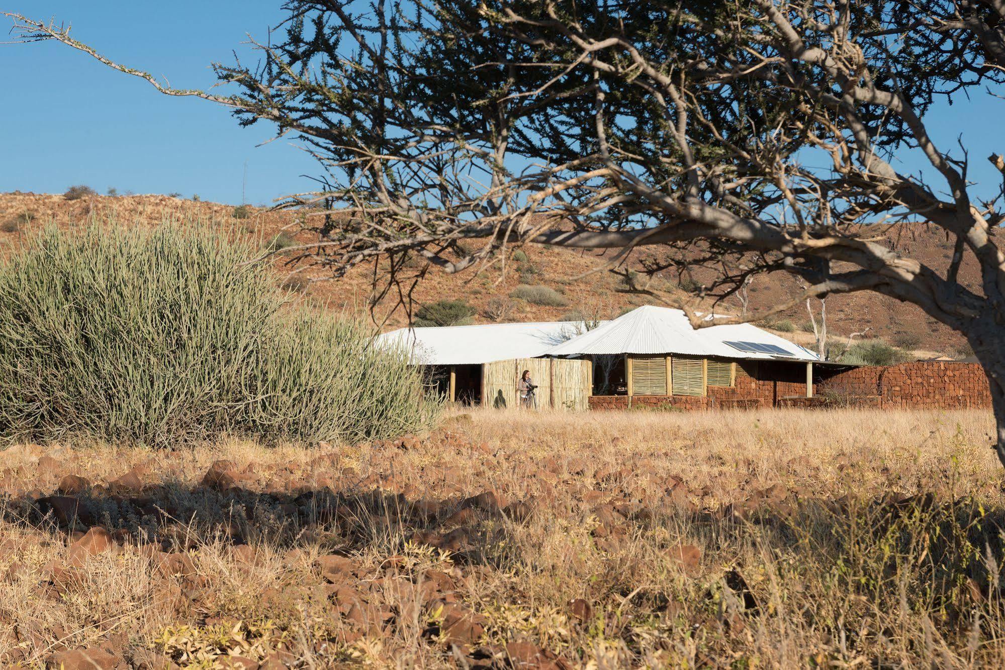 Etendeka Mountain Camp Damaraland Exterior foto