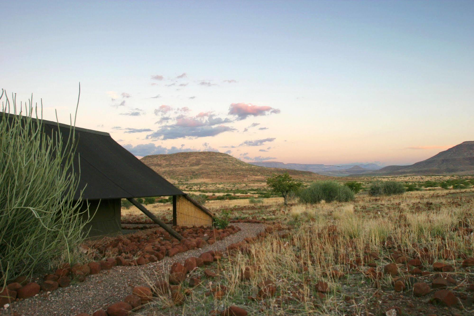 Etendeka Mountain Camp Damaraland Exterior foto