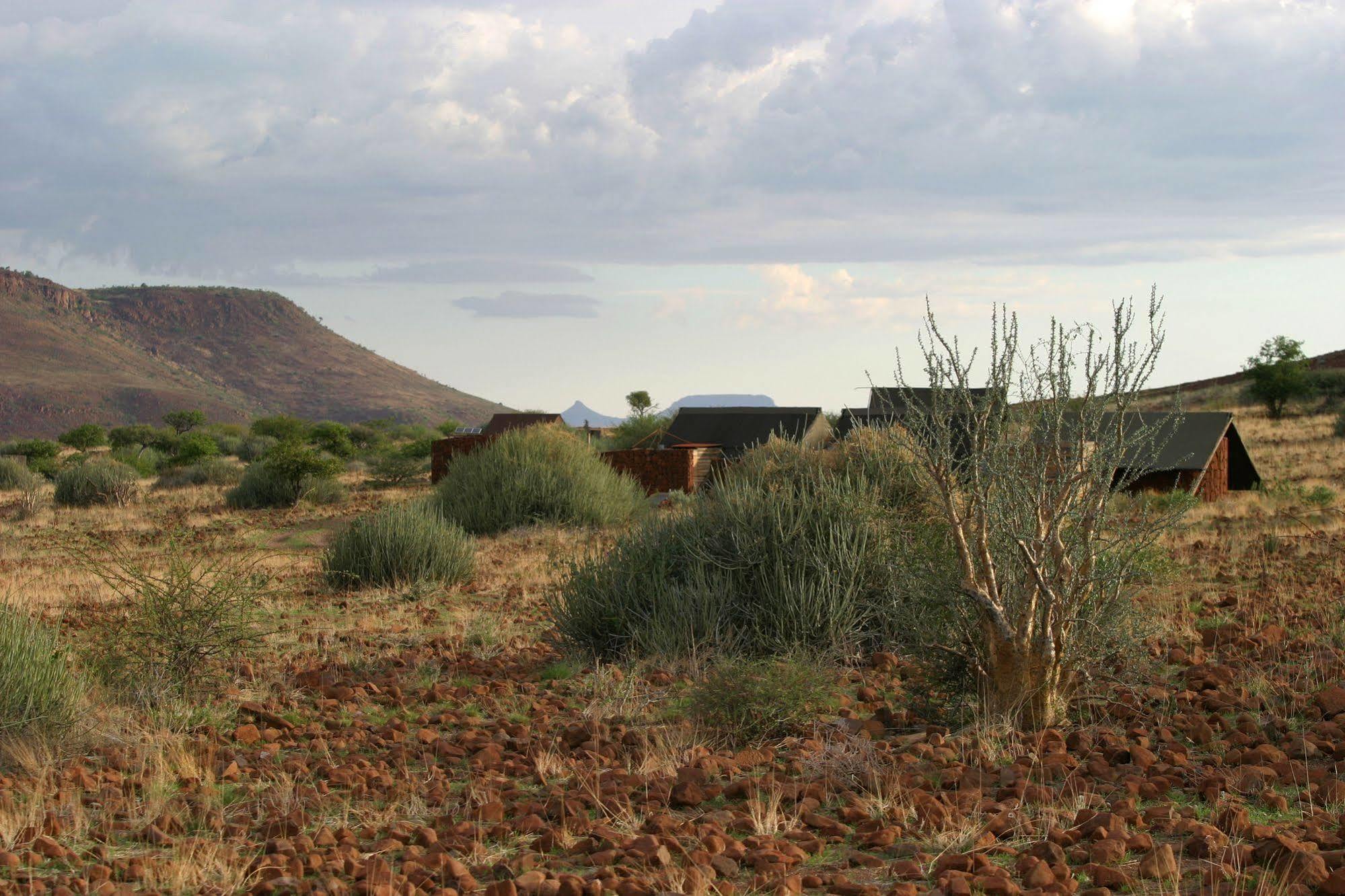 Etendeka Mountain Camp Damaraland Exterior foto